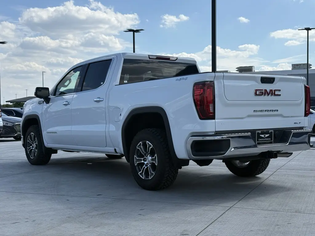 2024 Gmc Sierra 1500 SLT photo 3