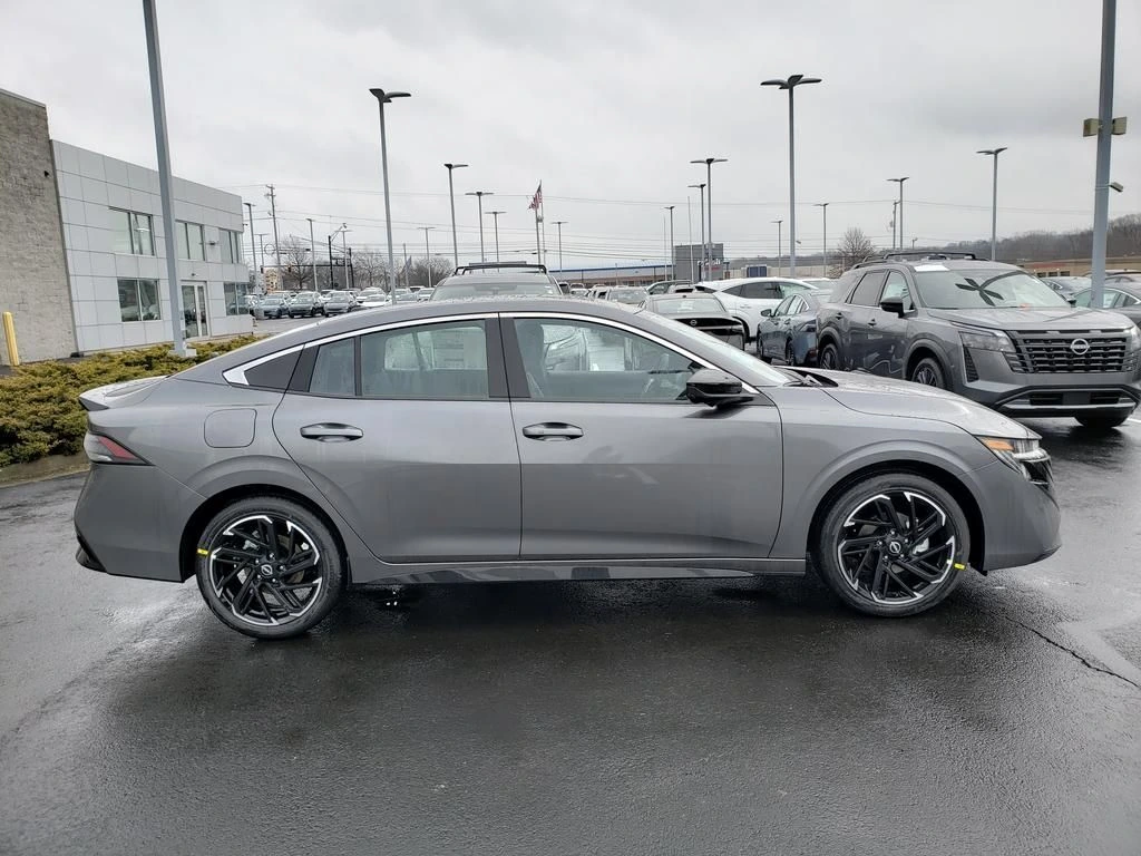 2026 Nissan Sentra SR - Photo 8