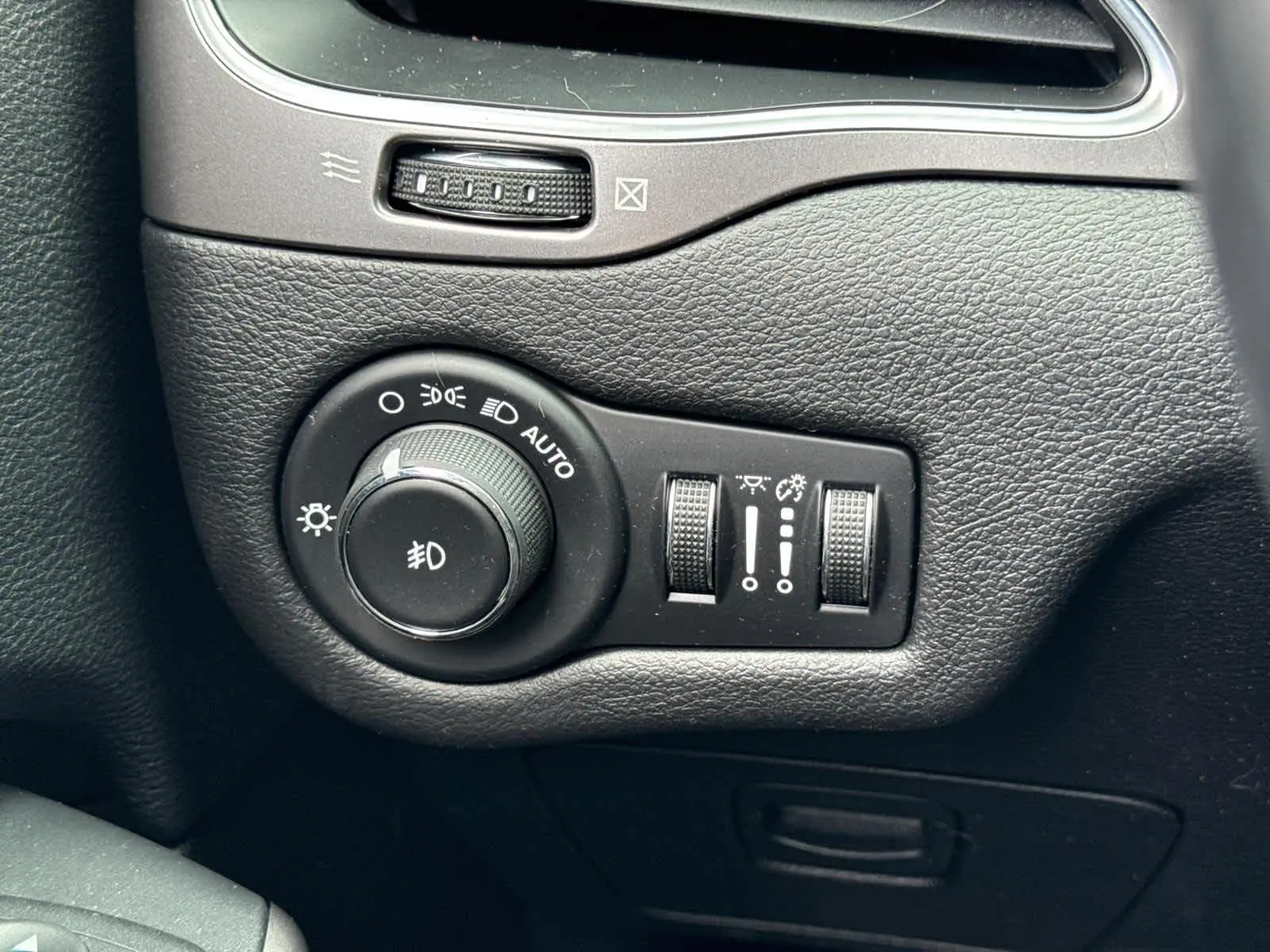 2020 Jeep Cherokee Latitude photo 22