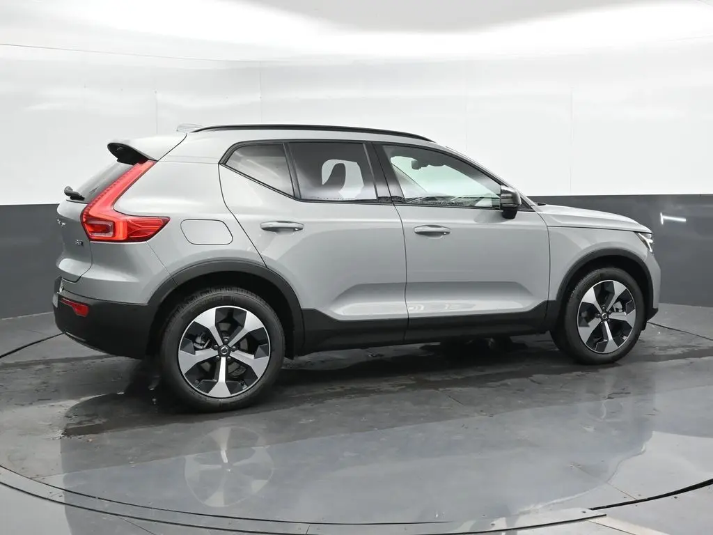 2026 Volvo - image 2