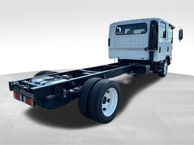 2025 Isuzu NPR - image 8