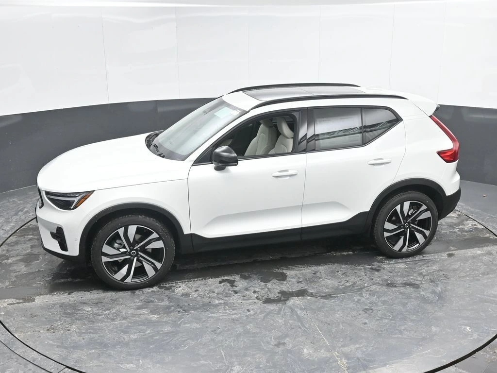 2026 Volvo - image 34