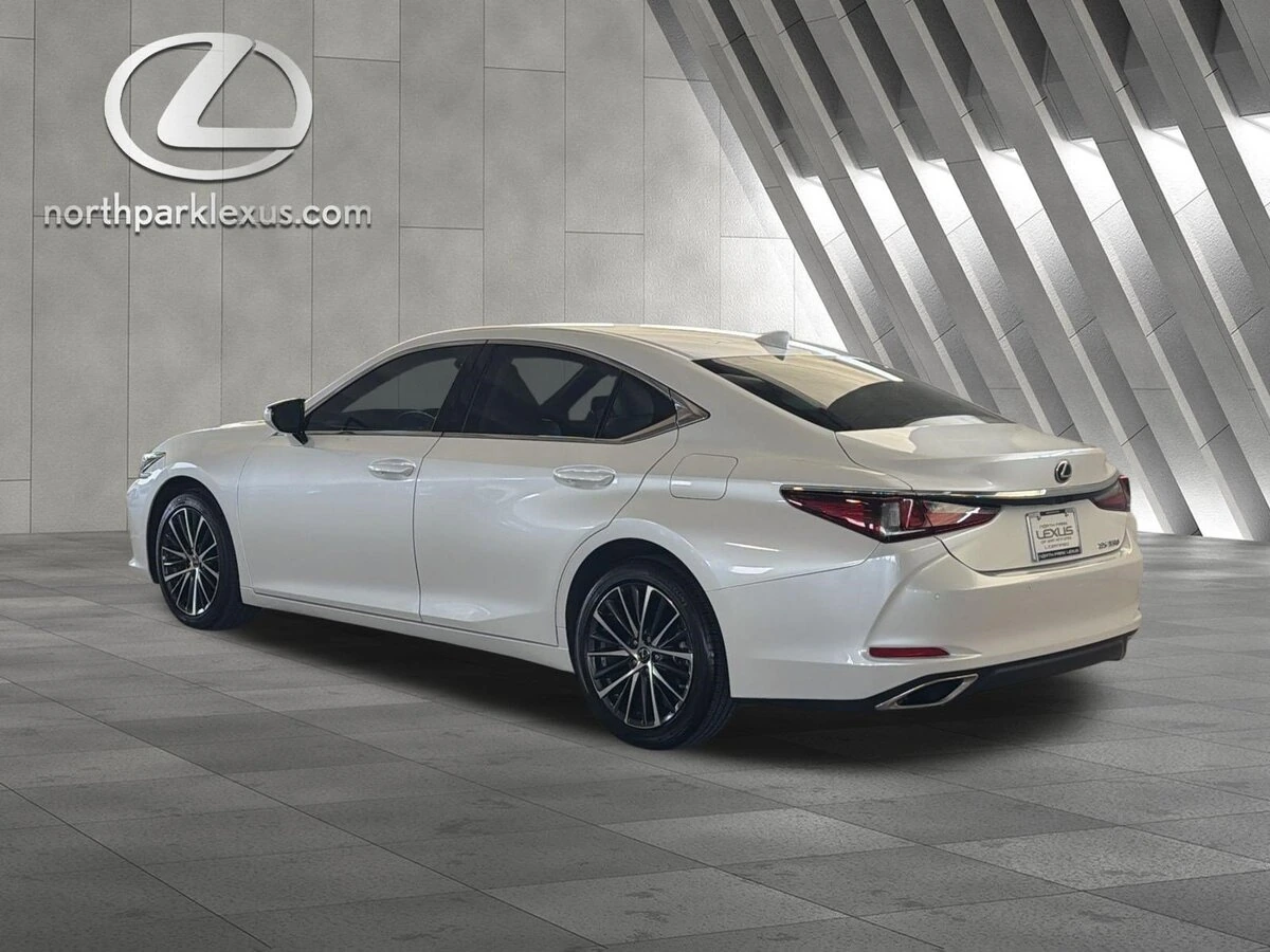 2025 Lexus ES