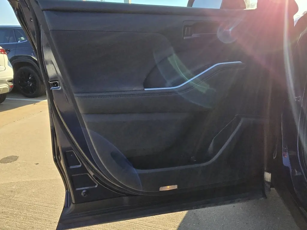 2023 Toyota Highlander L photo 9