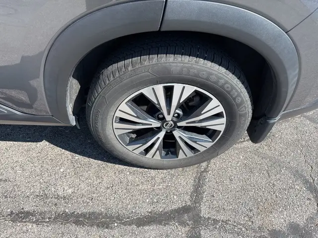 2021 Nissan Rogue SV photo 4