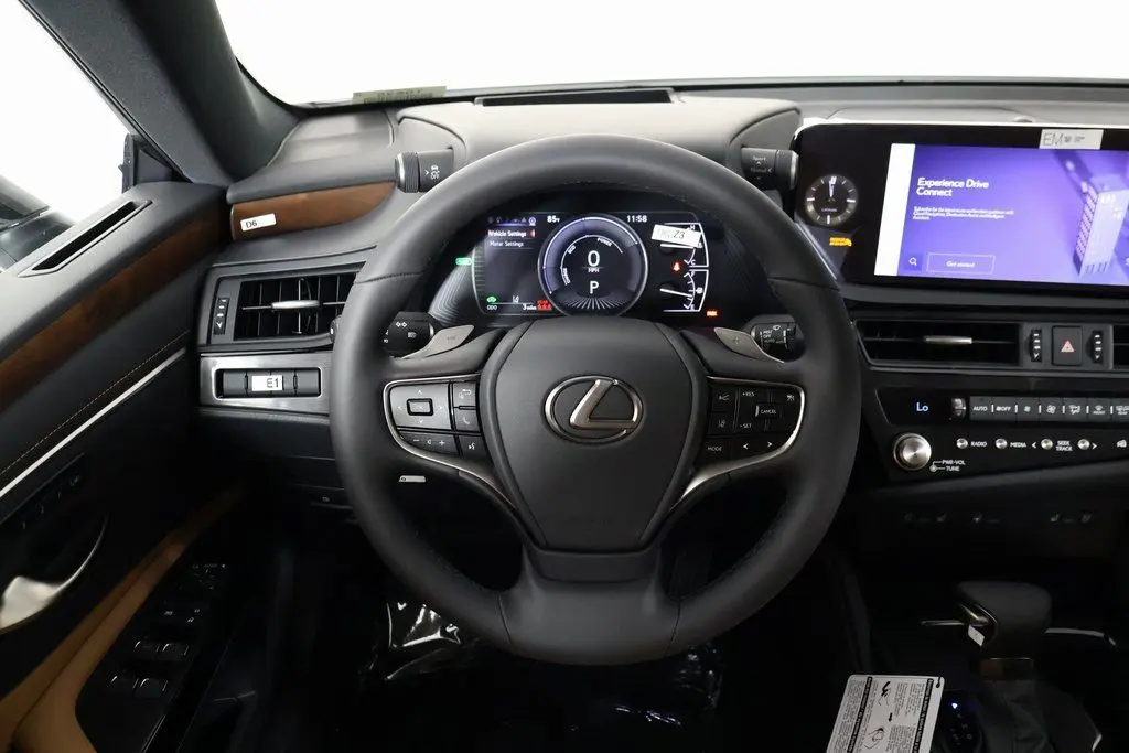 2025 Lexus ES 300h photo 3