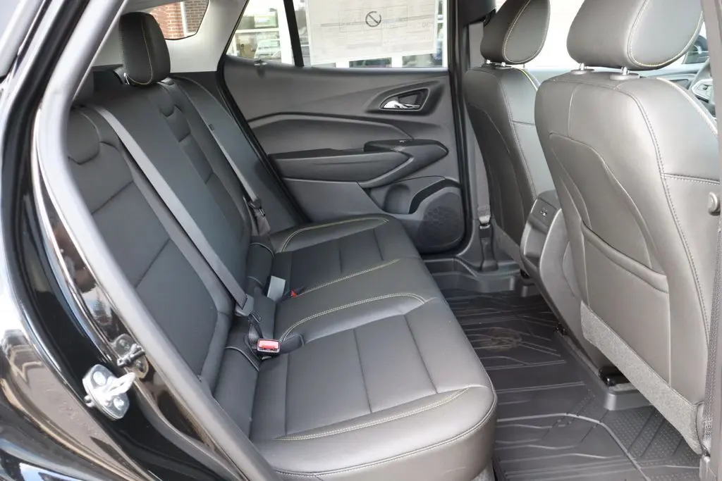 2025 Chevrolet Trax ACTIV photo 32