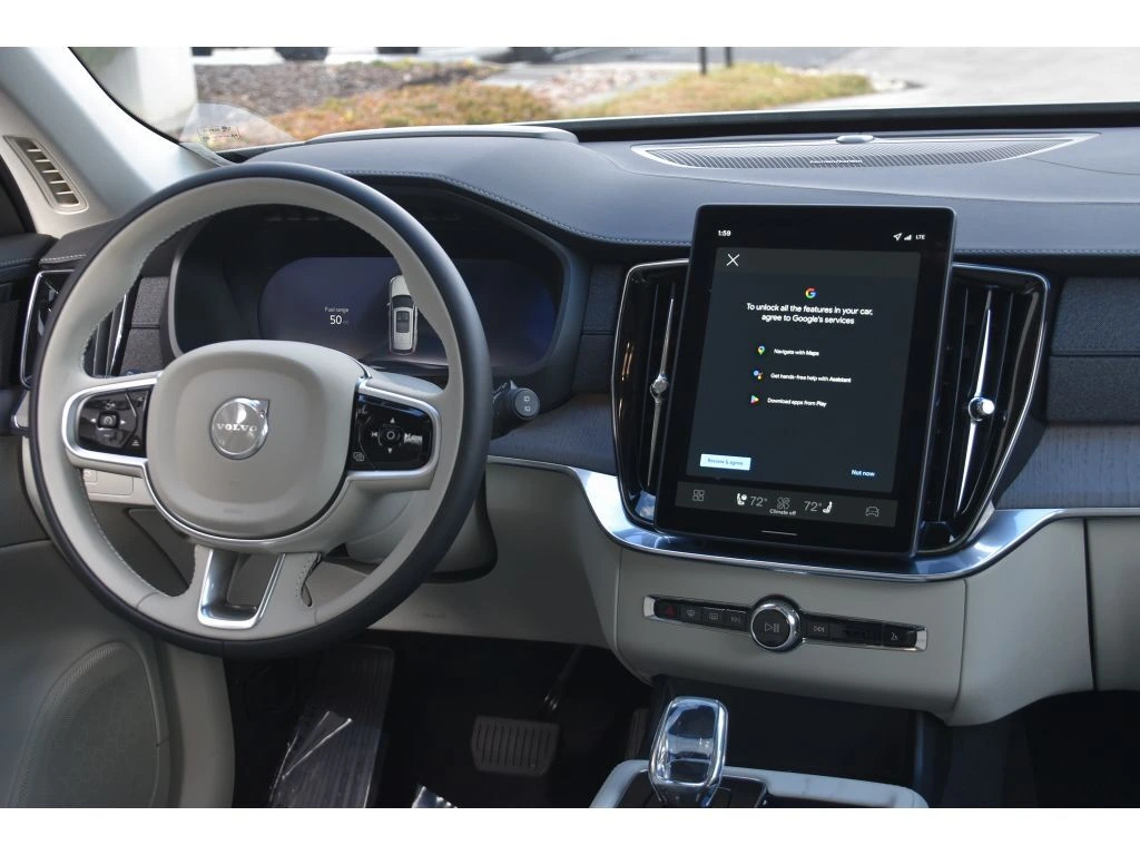 2026 Volvo - image 16