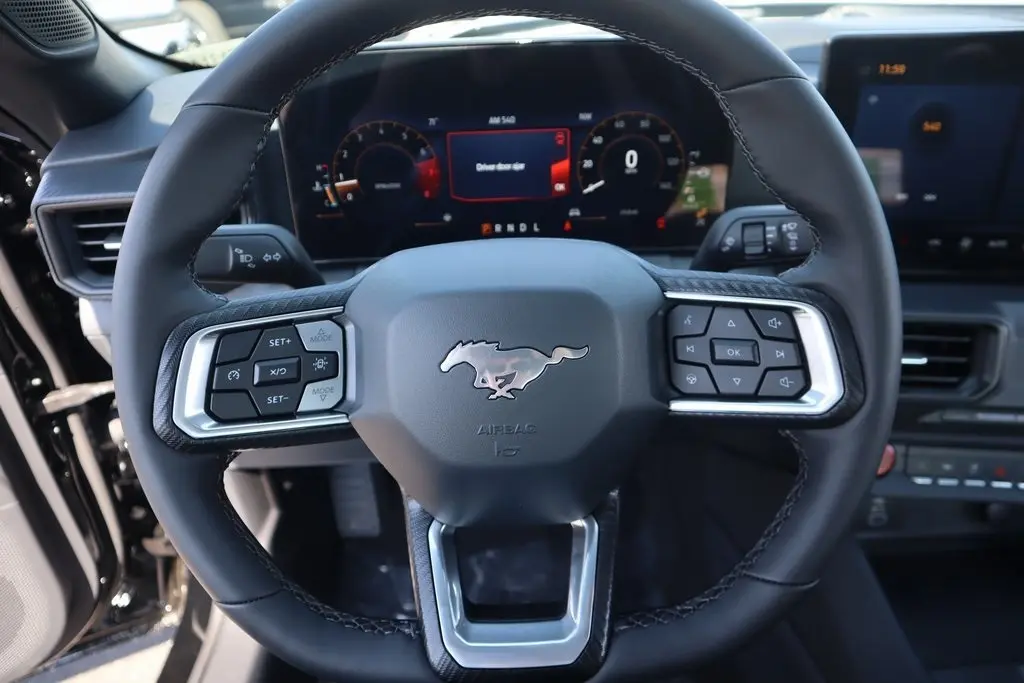 2025 Ford Mustang EcoBoost photo 3