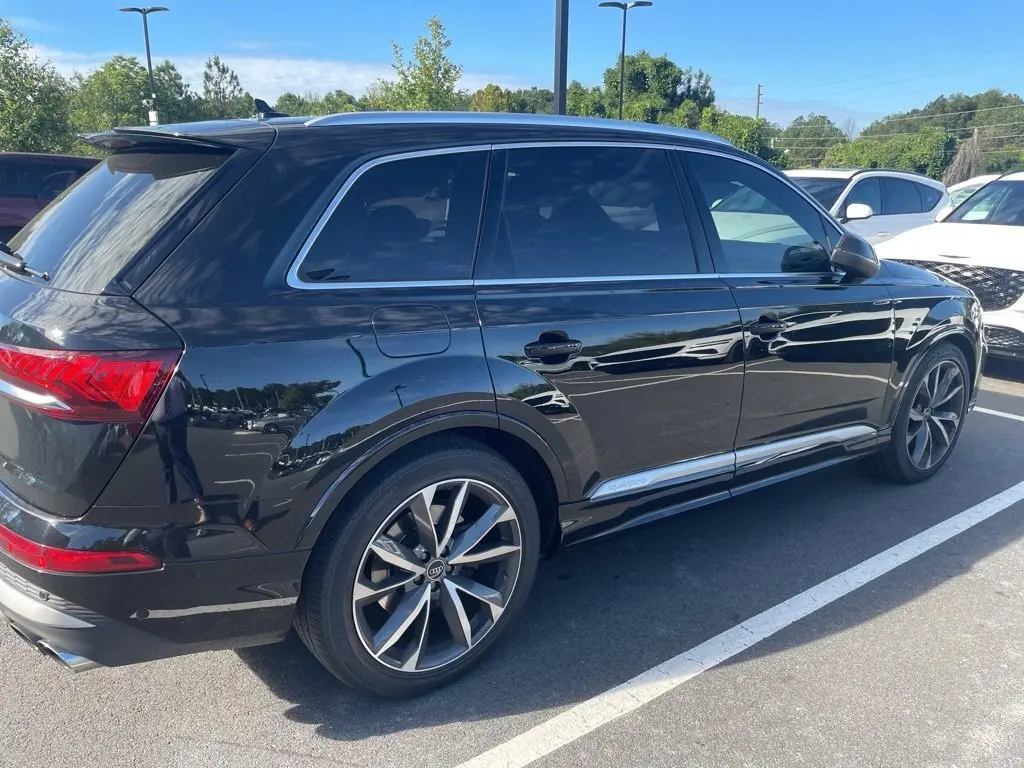 2023 Audi SQ7 Prestige photo 2