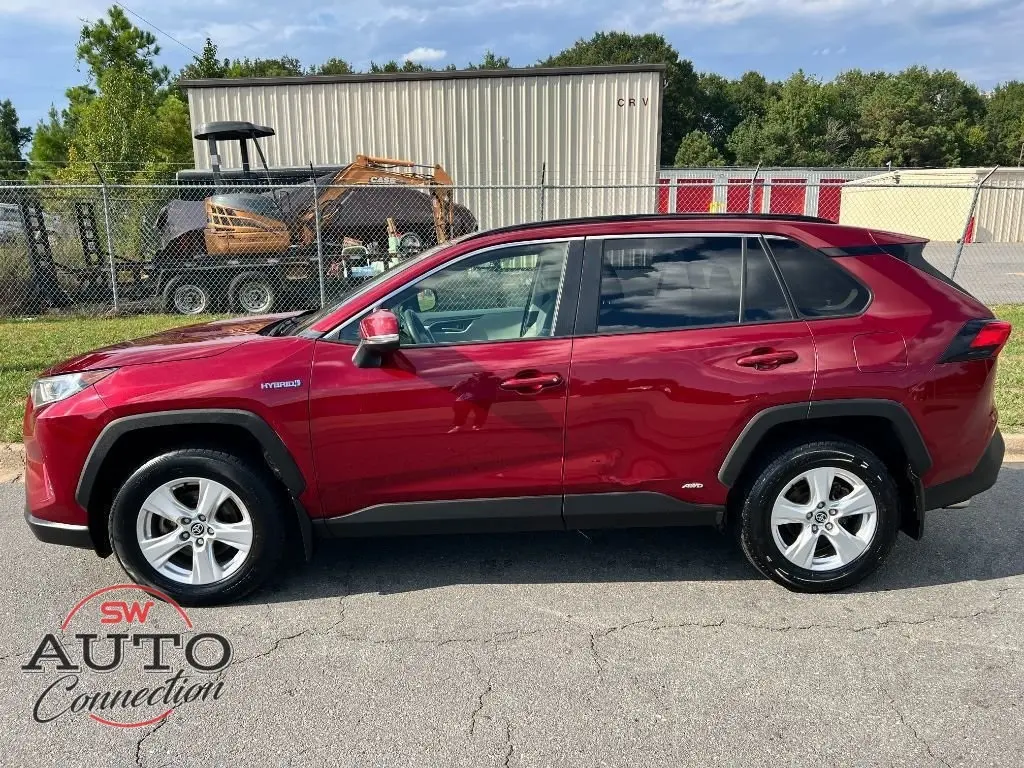 2020 Toyota RAV4 Hybrid XLE photo 4