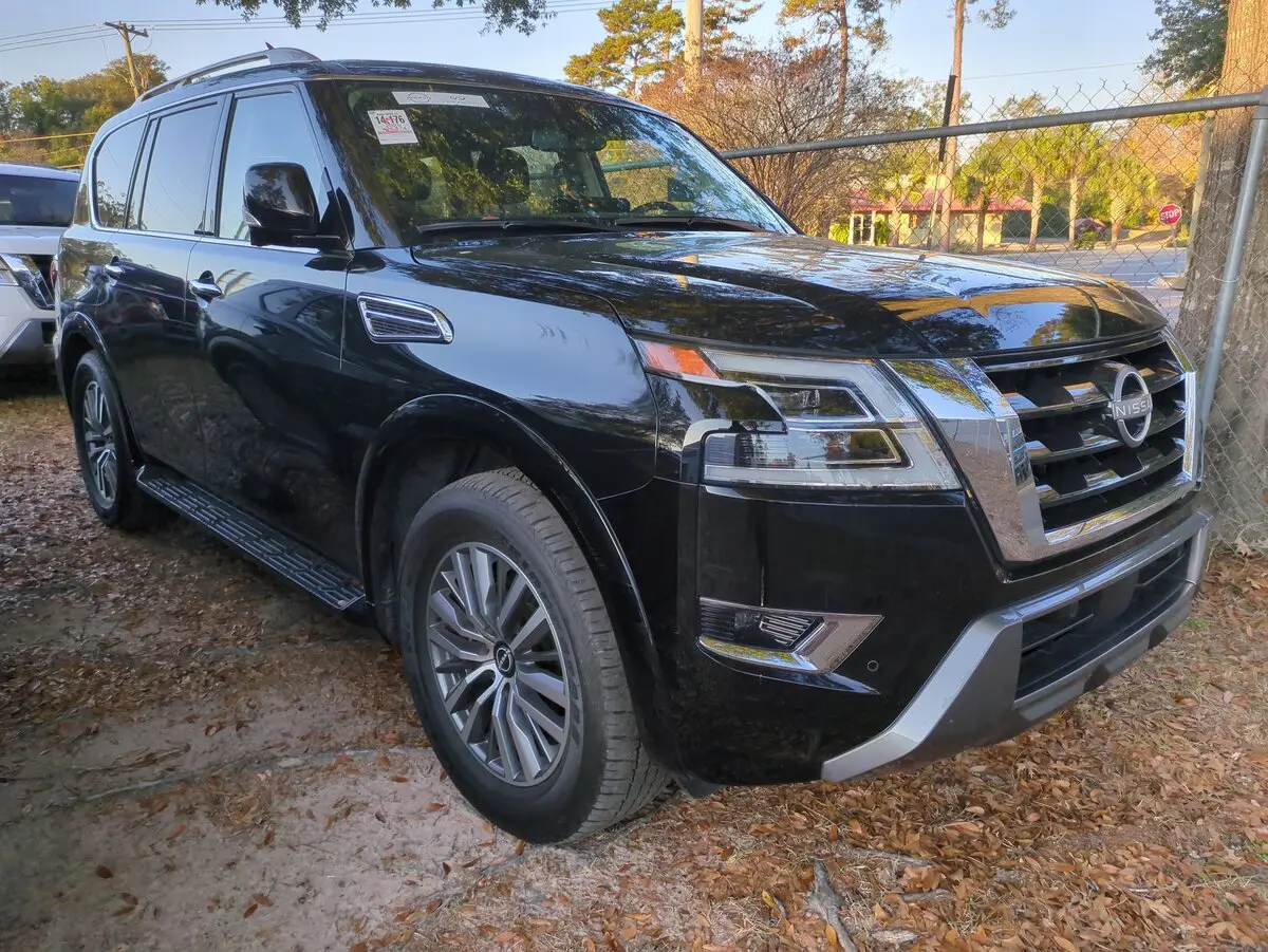 2024 Nissan Armada SL's photo