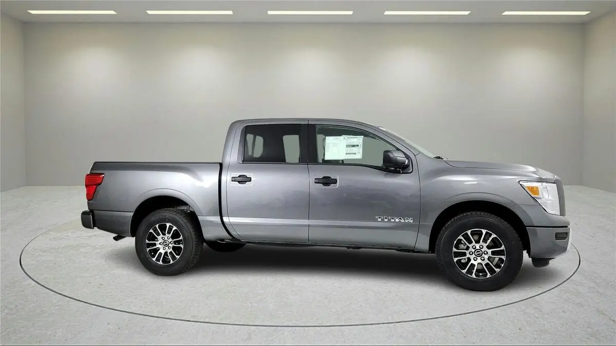 2024 Nissan Titan SV photo 2