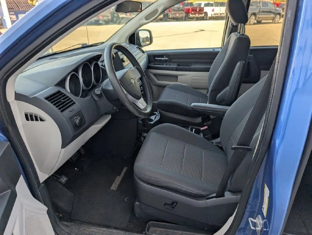 Used 2008 Dodge Grand Caravan SE with VIN 2D8HN44H08R704701 for sale in Waterloo, IA
