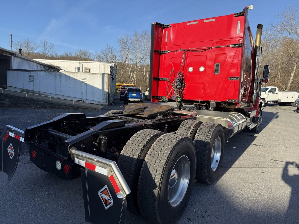 2022 International - image 6