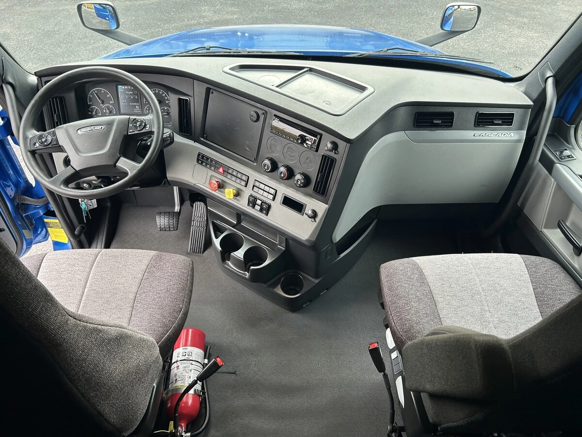 2022 Freightliner Cascadia - image 21