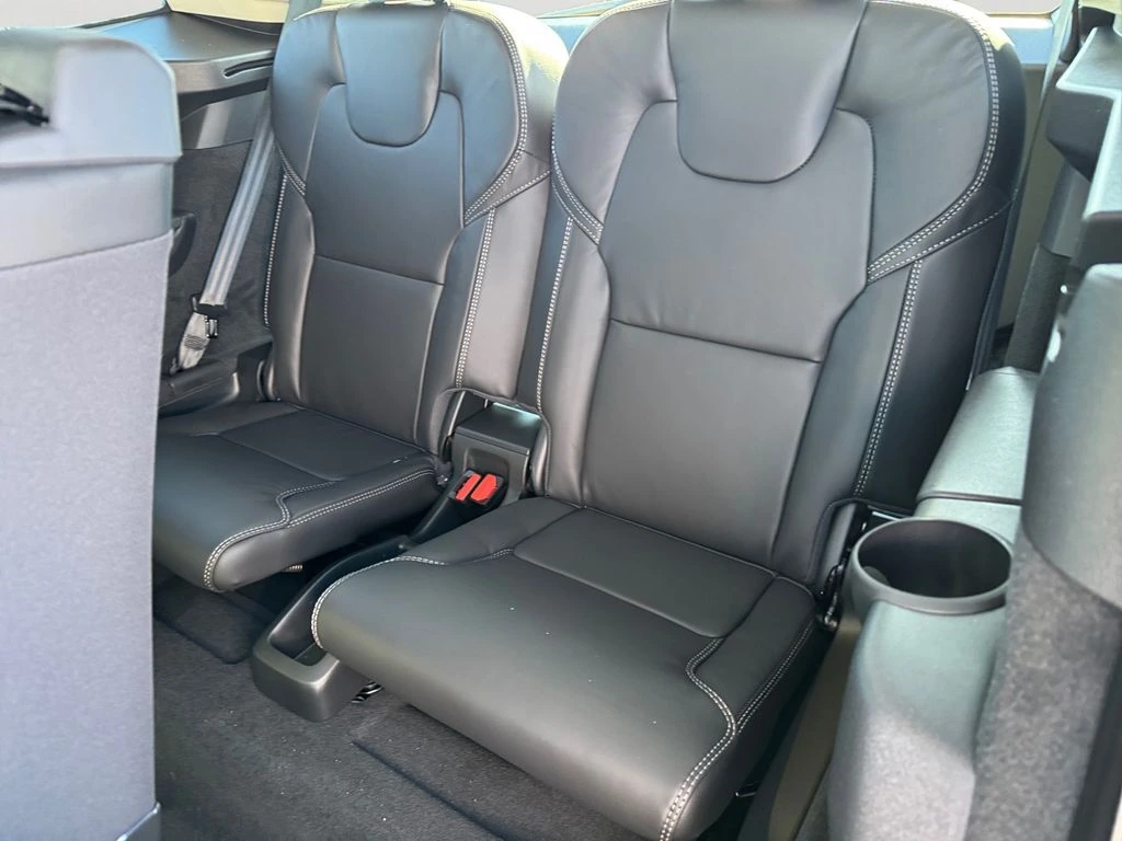 2026 Volvo - image 8