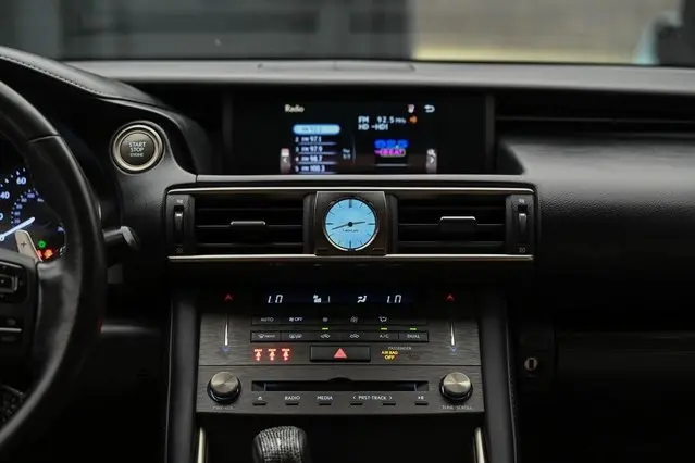 2019 Lexus IS 300 photo 21
