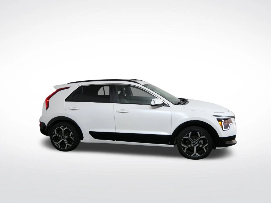 Used 2023 Kia Niro EX Touring with VIN KNDCR3LE9P5039517 for sale in Golden Valley, Minnesota