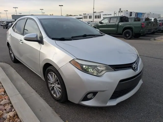 2015 Toyota Corolla LE photo 2