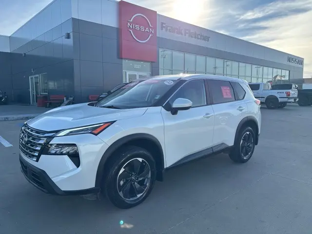 2025 Nissan Rogue SV's photo