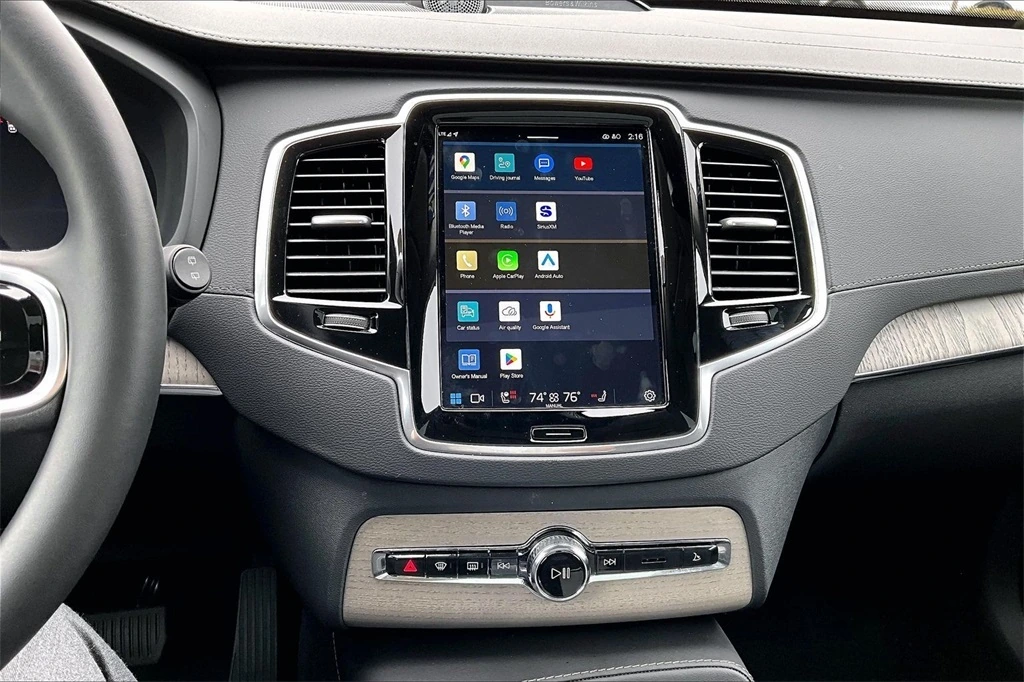 2025 Volvo - image 15