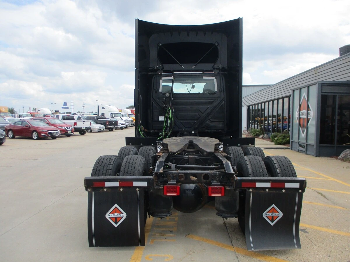 2022 International LT in Altoona, IA — photo 4