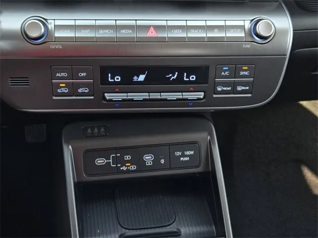 2026 Hyundai Kona SEL photo 16