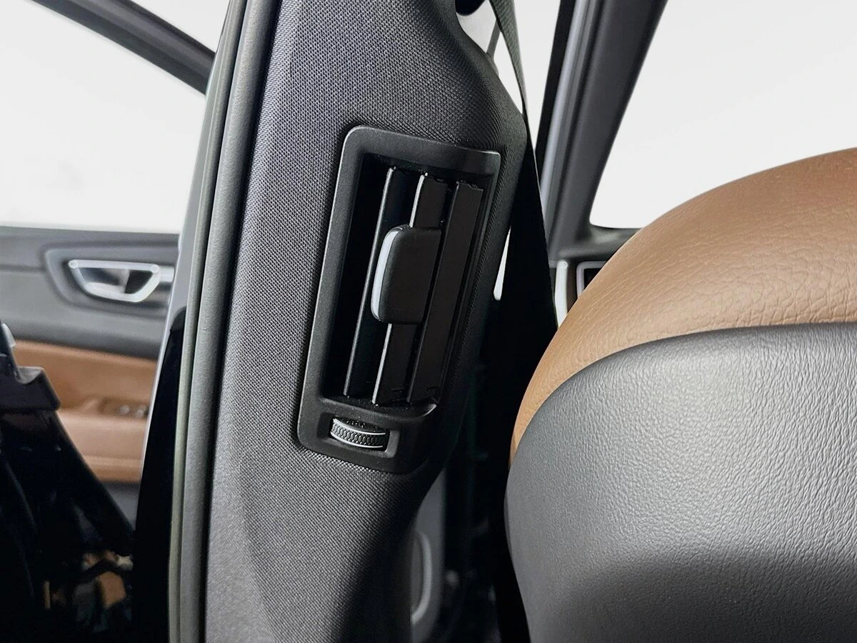 2023 Volvo - image 27