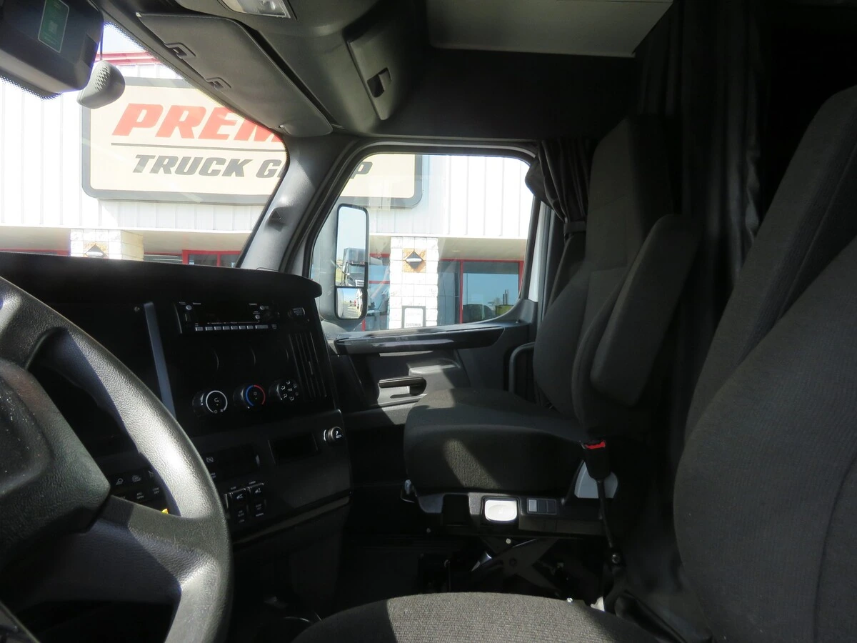 2023 Freightliner Cascadia - image 14