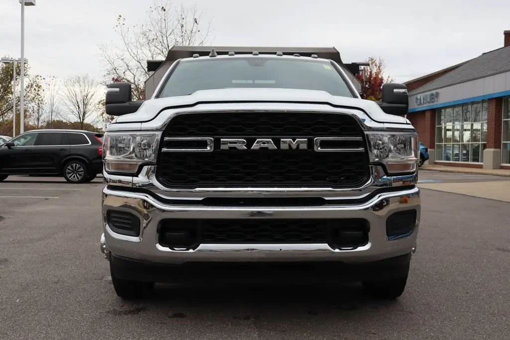 2024 Ram 3500 Tradesman photo 3