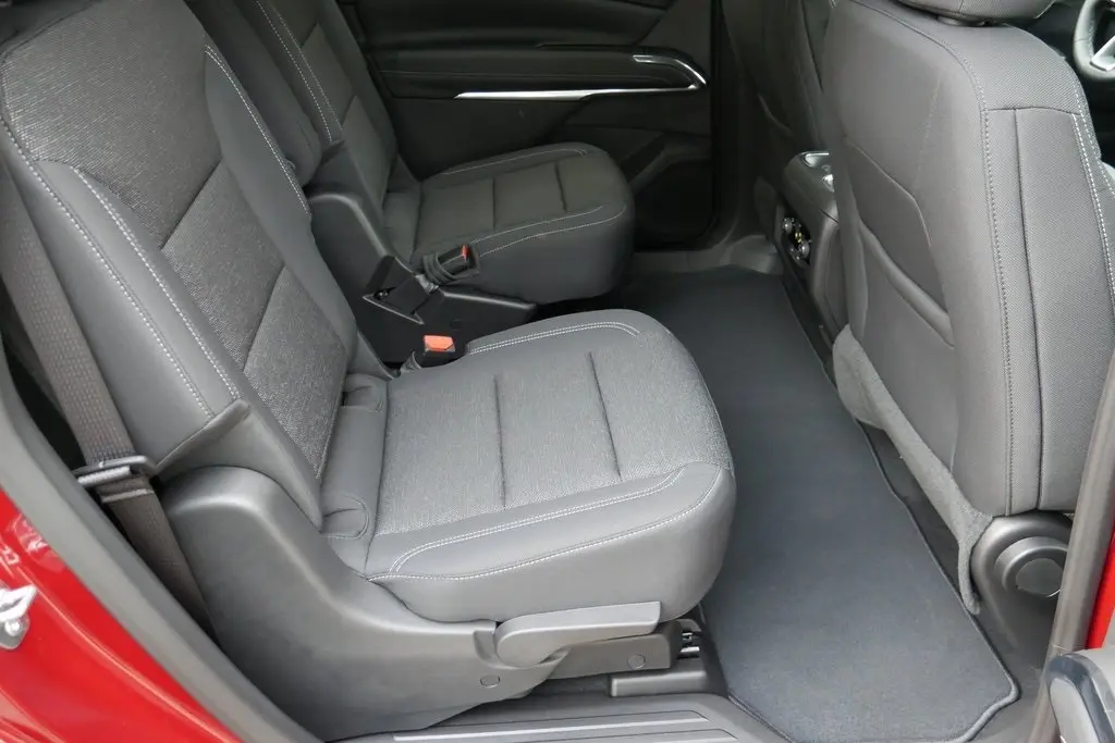 2026 Chevrolet Traverse 2LT photo 18