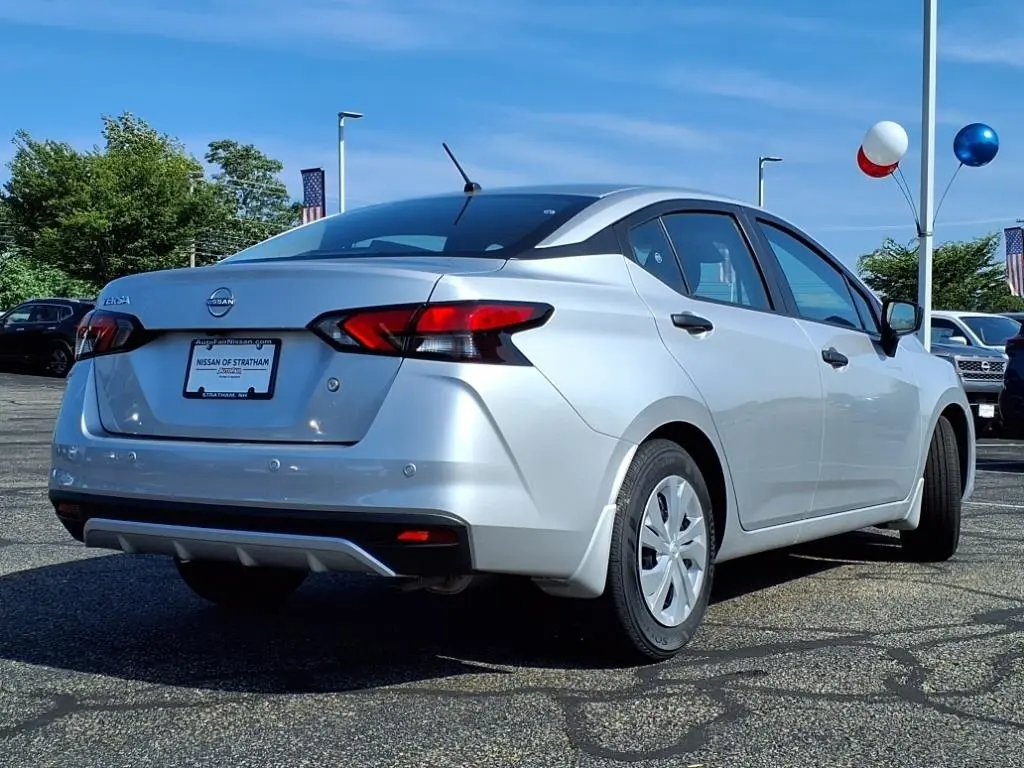 2025 Nissan Versa 1.6 S photo 3
