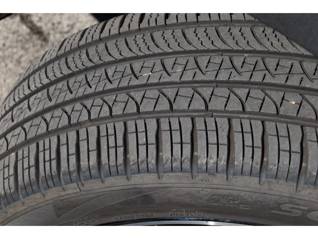 2025 Volvo - image 12