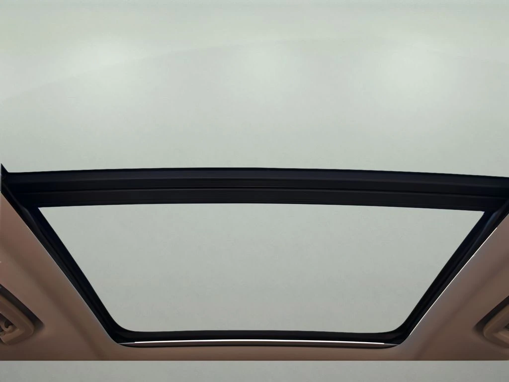 2026 Volvo - image 13