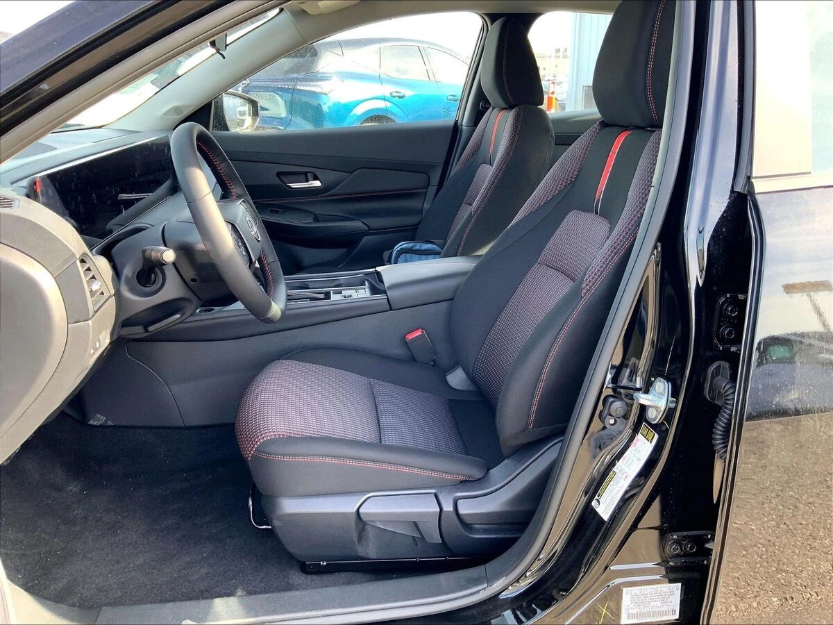 2026 Nissan Sentra SR - Photo 9