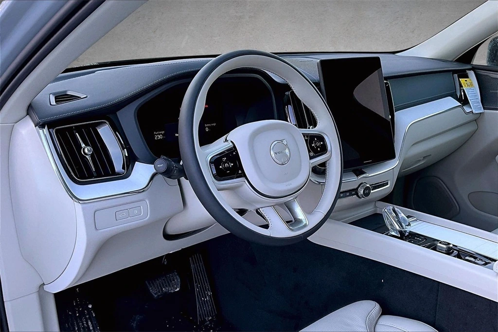 2026 Volvo - image 7