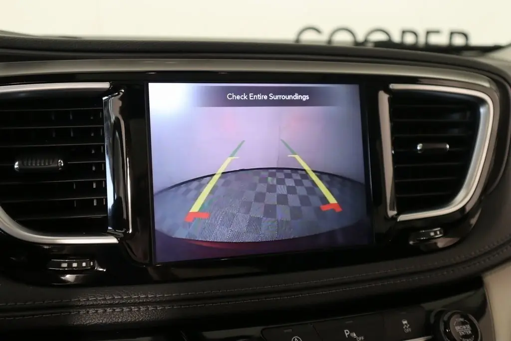 2020 Chrysler Pacifica Limited photo 6