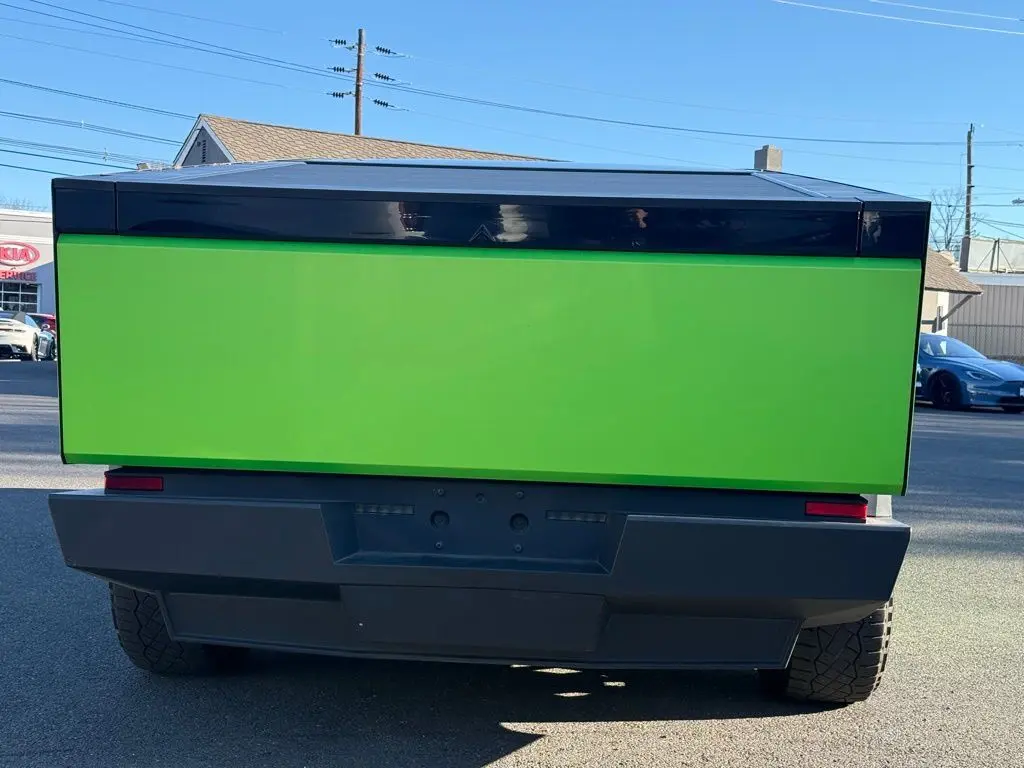2024 Tesla Cybertruck photo 4
