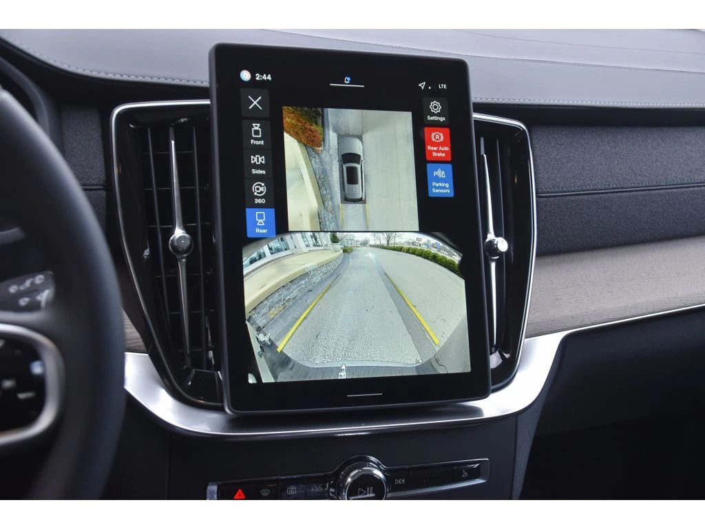 2026 Volvo - image 18