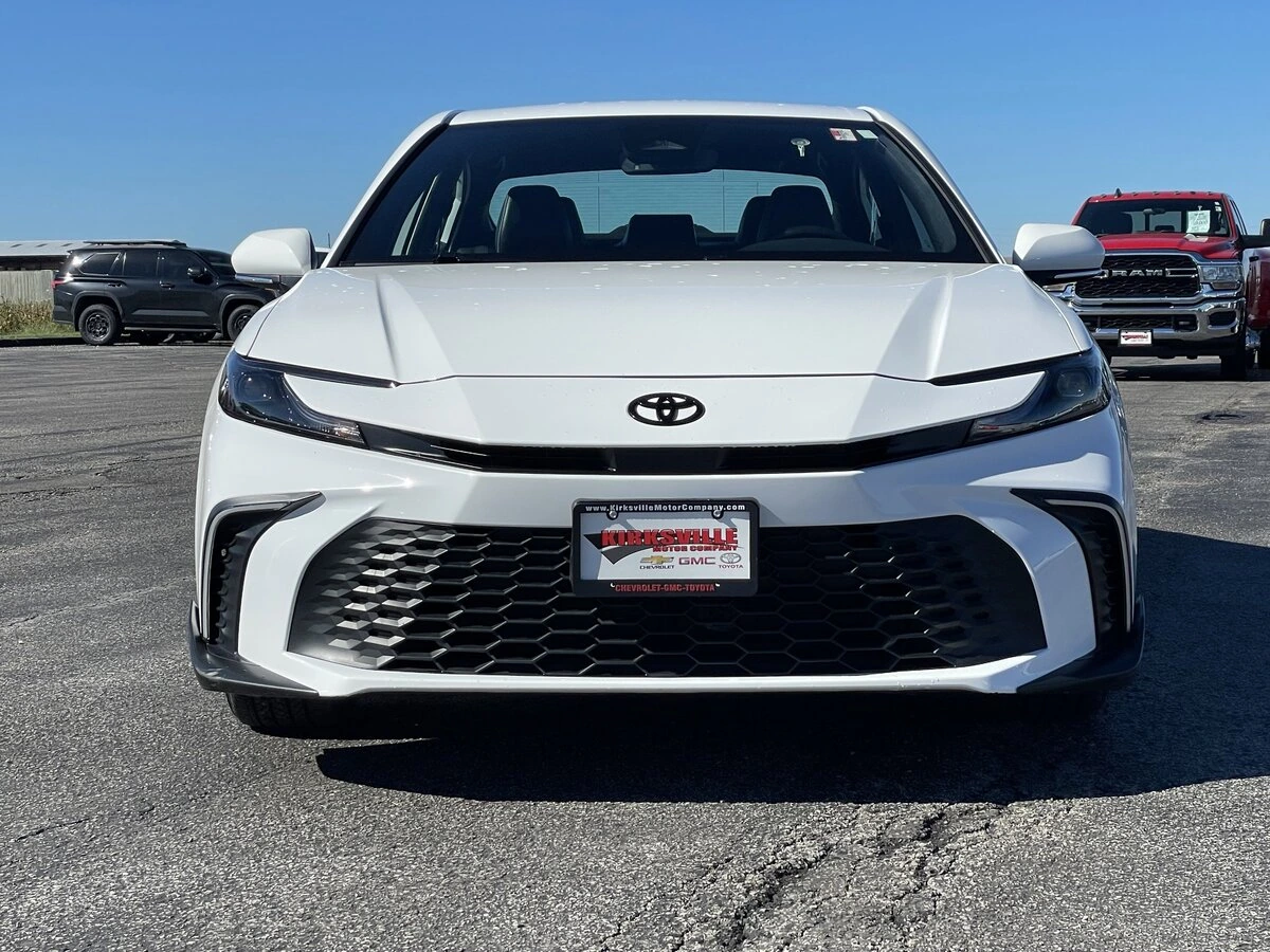 2025 Toyota Camry SE - Photo 9