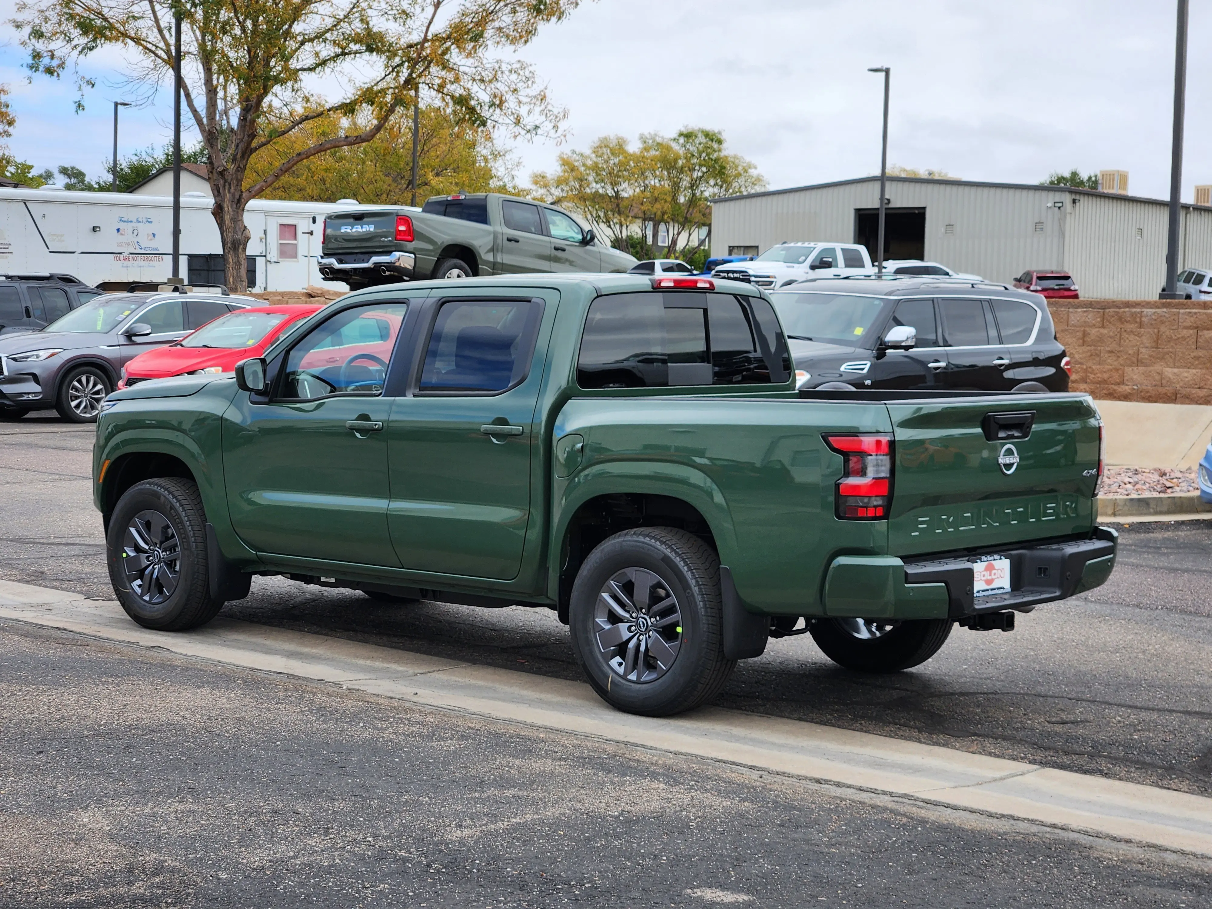 2026 Nissan Frontier Crew Cab SV photo 2