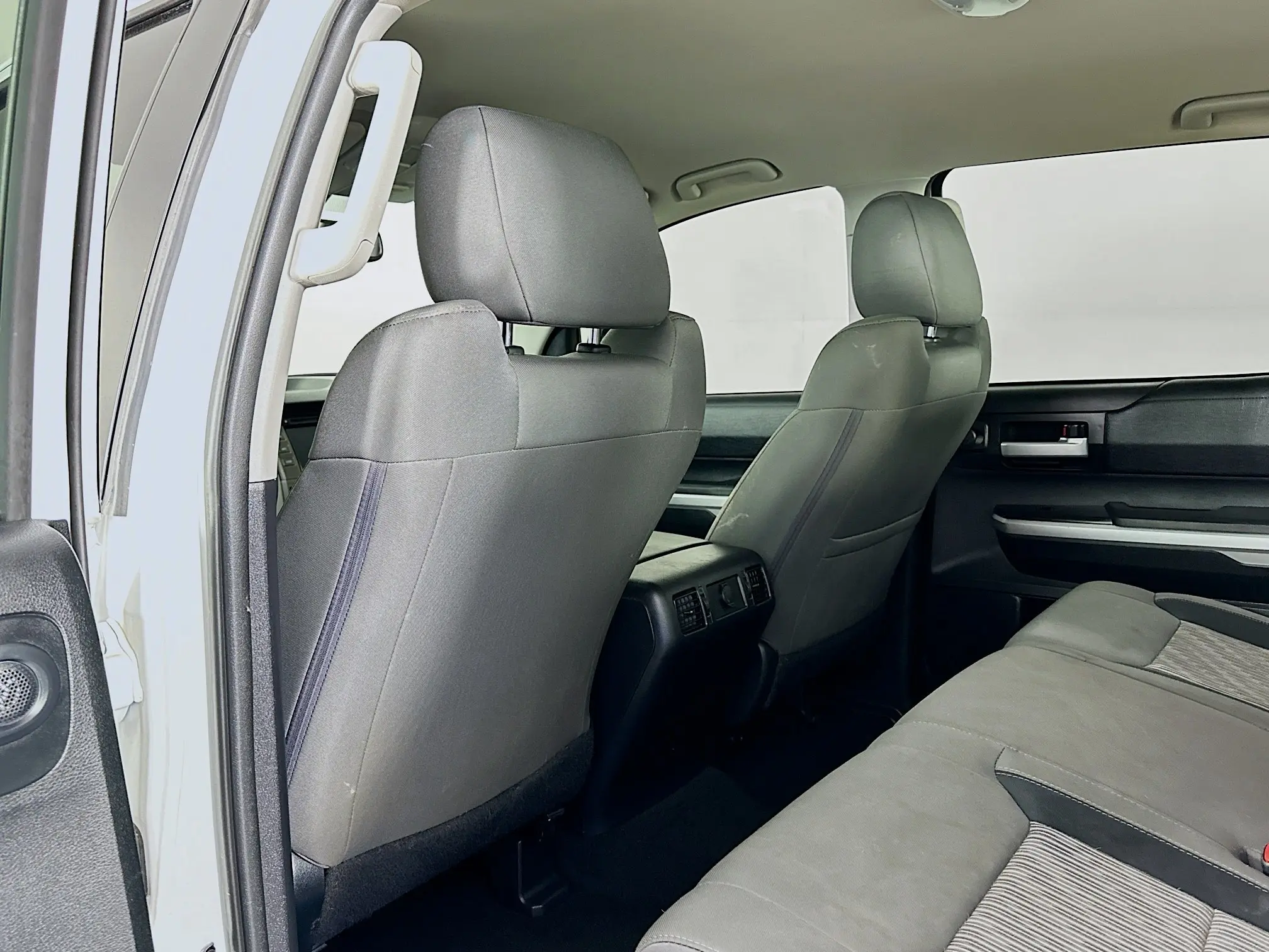 2017 Toyota Tundra SR5 CrewMax photo 11