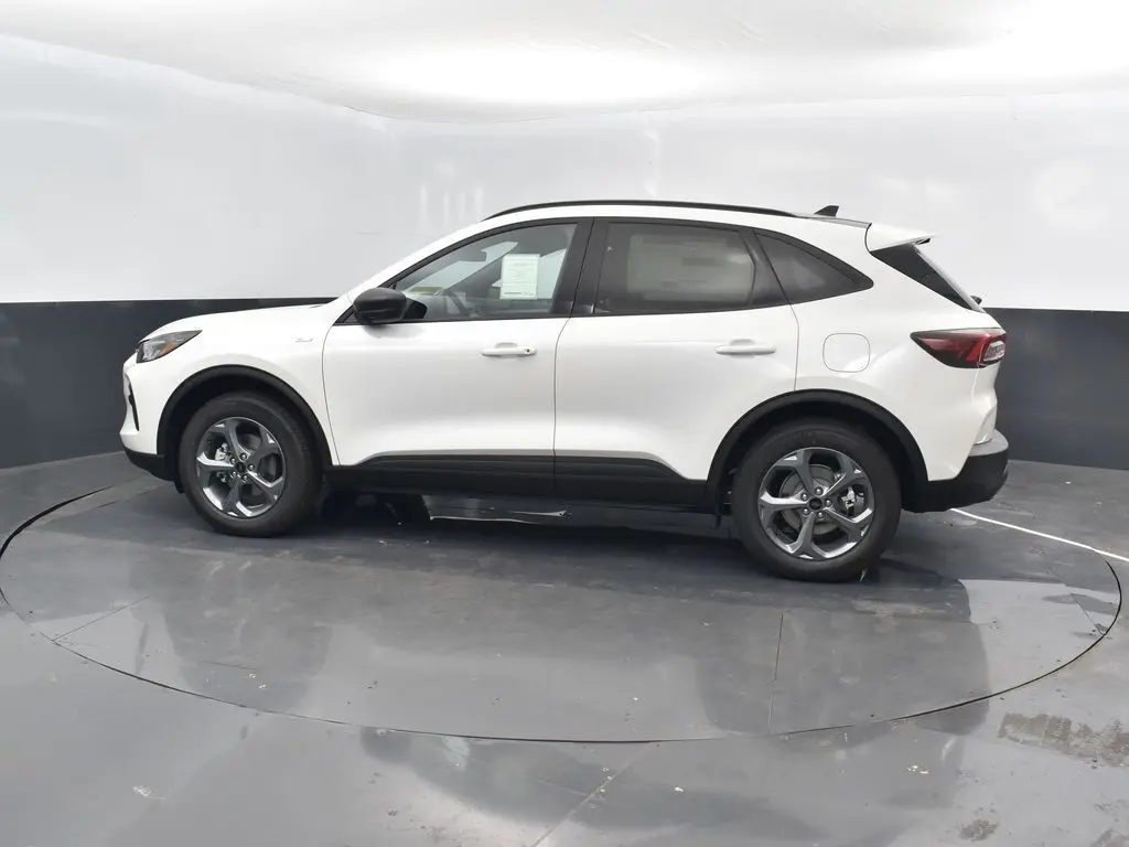 2026 Ford Escape ST-Line photo 4