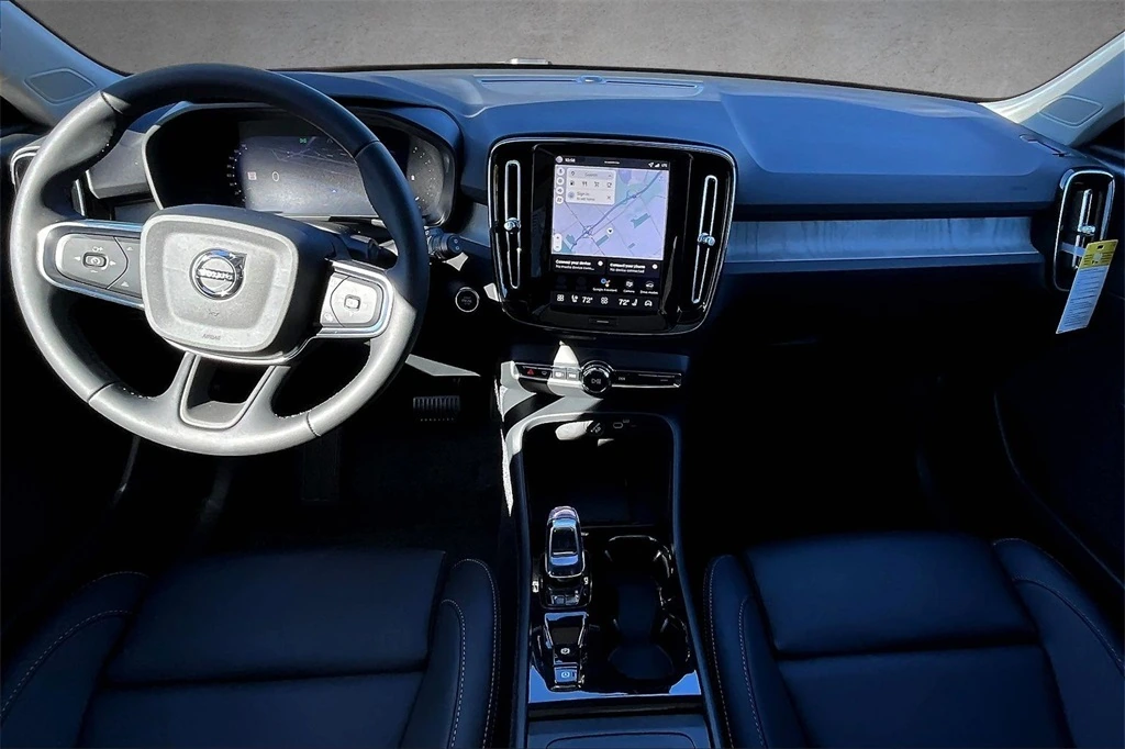 2026 Volvo - image 5