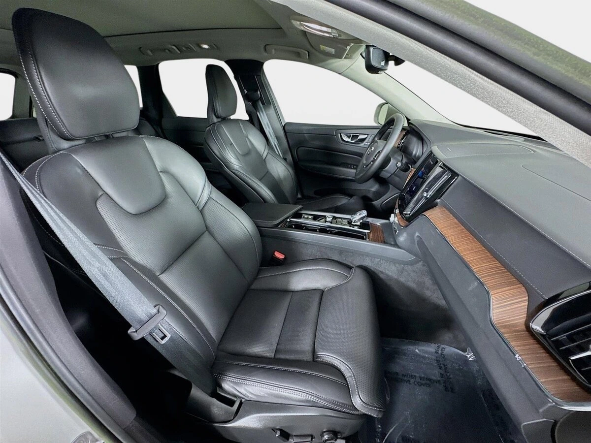 2023 Volvo - image 30