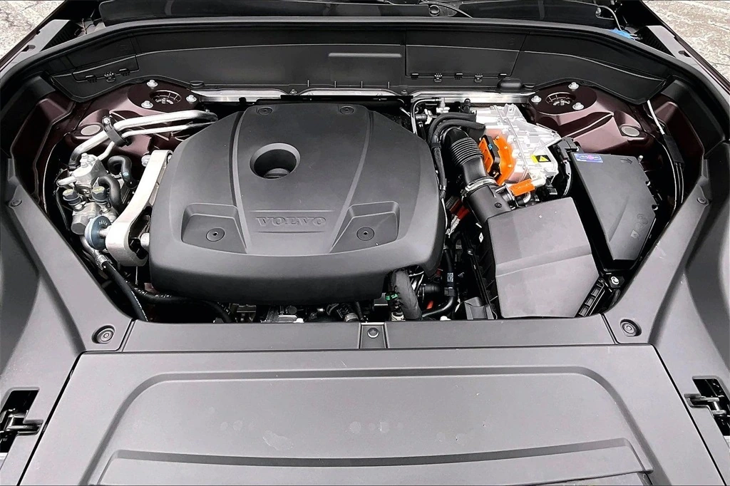 2026 Volvo - image 12