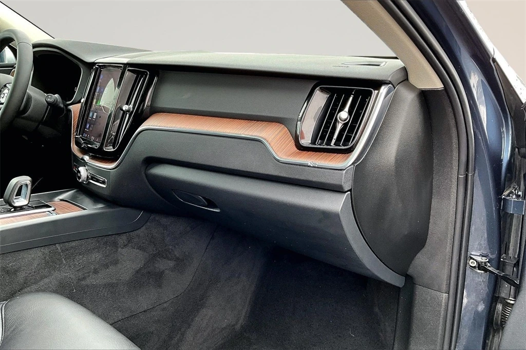 2023 Volvo - image 25