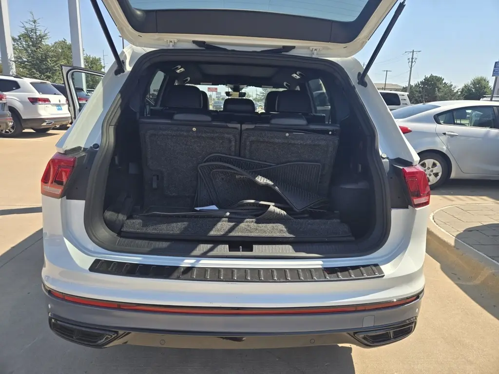 2023 Volkswagen Tiguan SE R-Line Black photo 13