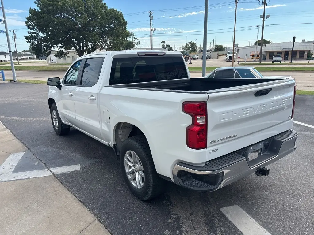 2020 Chevrolet Silverado 1500 LT photo 2